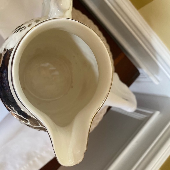 Vintage Wedgewood pitcher, white with silver, fox hunting scene with dog handle, - Picture 5 of 13